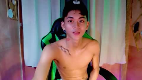Snapshot of leemoreno18 chatting on October 24, 2025, 10:11 am leemoreno18 online show from October 24, 2025, 10:11 am