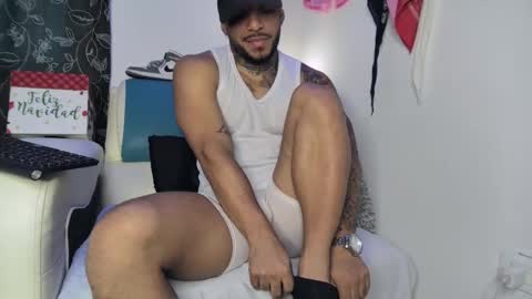 leenar_key online show from February 28, 2025, 3:15 pm