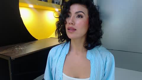 Snapshot of leethompson_ chatting on December 20, 2024, 12:19 am Leet  online show from December 20, 2024, 12:19 am