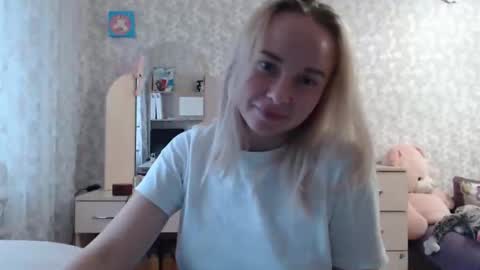Snapshot of leggywily25 chatting on October 21, 2025, 10:27 am leggywily25 online show from October 21, 2025, 10:27 am
