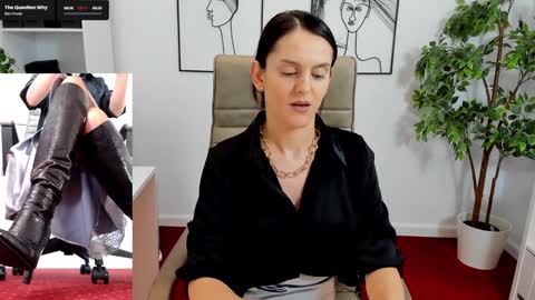 Elle  online show from January 27, 2025, 11:54 am