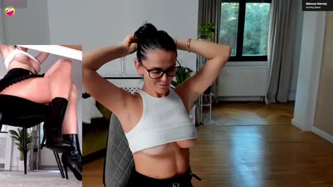 Elle  online show from September 19, 2025, 1:56 pm