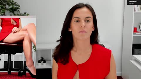 Elle  online show from September 22, 2025, 10:17 am