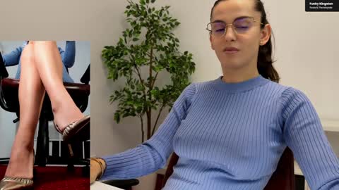 Elle  online show from November 4, 2025, 8:46 am