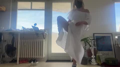 legsylegsinton online show from November 5, 2025, 11:10 am