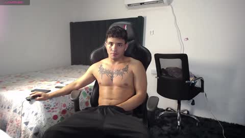Snapshot of lei_77 chatting on January 1, 2025, 1:37 am Lei online show from January 1, 2025, 1:37 am