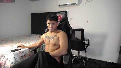 Snapshot of lei_77 chatting on January 6, 2025, 9:43 pm Lei online show from January 6, 2025, 9:43 pm
