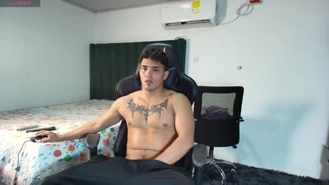 Snapshot of lei_77 chatting on January 14, 2025, 12:54 am Lei online show from January 14, 2025, 12:54 am
