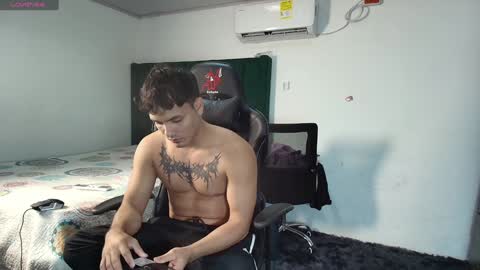 Snapshot of lei_77 chatting on January 18, 2025, 12:13 am Lei online show from January 18, 2025, 12:13 am