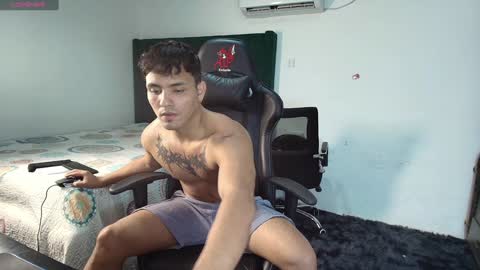 Snapshot of lei_77 chatting on February 6, 2025, 12:22 am Lei online show from February 6, 2025, 12:22 am