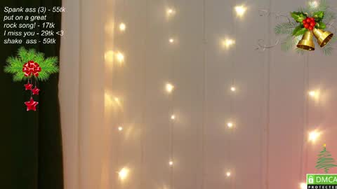 Snapshot of leia_bell chatting on December 15, 2024, 4:48 pm hey Im Leia and I love rock  online show from December 15, 2024, 4:48 pm