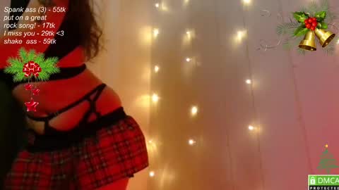 Snapshot of leia_bell chatting on December 15, 2024, 7:53 pm hey Im Leia and I love rock  online show from December 15, 2024, 7:53 pm