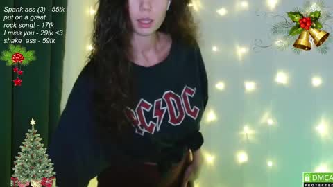 Snapshot of leia_bell chatting on December 29, 2024, 5:33 pm hey Im Leia and I love rock  online show from December 29, 2024, 5:33 pm