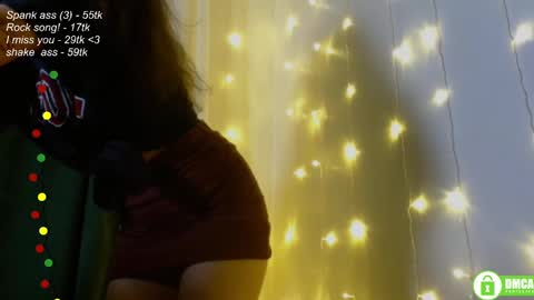 Snapshot of leia_bell chatting on February 23, 2025, 6:12 pm hey Im Leia and I love rock  online show from February 23, 2025, 6:12 pm