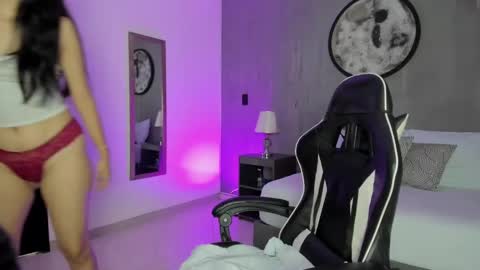 Snapshot of leia_hatman_ chatting on November 19, 2025, 12:16 pm L E I A online show from November 19, 2025, 12:16 pm