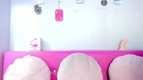 Snapshot of leigh_angels chatting on December 10, 2024, 11:51 pm LEIGH ANGELS online show from December 10, 2024, 11:51 pm