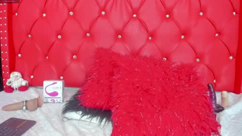 Snapshot of leigh_angels chatting on December 15, 2024, 12:40 am LEIGH ANGELS online show from December 15, 2024, 12:40 am