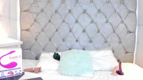 Snapshot of leigh_angels chatting on December 31, 2024, 4:16 am LEIGH ANGELS online show from December 31, 2024, 4:16 am