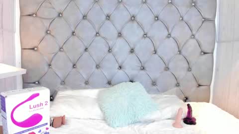 Snapshot of leigh_angels chatting on December 31, 2024, 6:35 pm LEIGH ANGELS online show from December 31, 2024, 6:35 pm