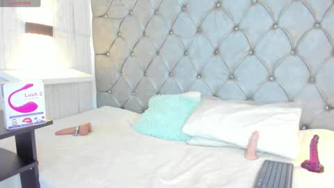 Snapshot of leigh_angels chatting on January 10, 2025, 1:32 am LEIGH ANGELS online show from January 10, 2025, 1:32 am