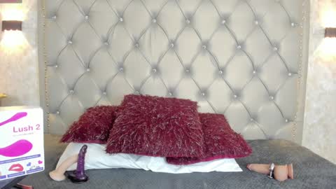 Snapshot of leigh_angels chatting on January 11, 2025, 9:04 pm LEIGH ANGELS online show from January 11, 2025, 9:04 pm