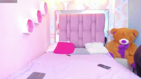 Snapshot of leigh_angels chatting on March 12, 2025, 2:30 am LEIGH ANGELS online show from March 12, 2025, 2:30 am