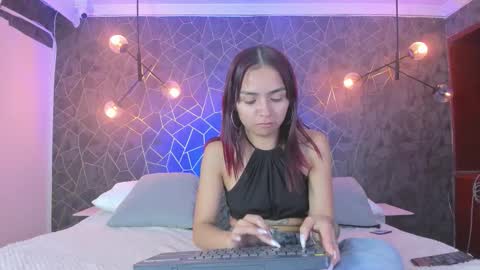 Snapshot of leigh_angels chatting on October 19, 2025, 10:32 pm LEIGH ANGELS online show from October 19, 2025, 10:32 pm