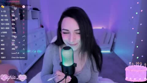 Leighla online show from November 18, 2025, 4:06 am