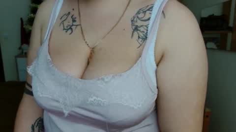 Snapshot of leila_beayte_ chatting on January 27, 2025, 9:02 am Leila online show from January 27, 2025, 9:02 am