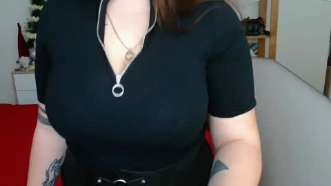 Snapshot of leila_beayte_ chatting on February 5, 2025, 12:38 pm Leila online show from February 5, 2025, 12:38 pm