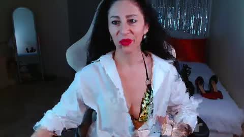 Snapshot of leilamurray chatting on February 9, 2025, 4:18 pm leilamurray online show from February 9, 2025, 4:18 pm