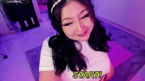 Lenna Kang online show from January 10, 2025, 6:42 am