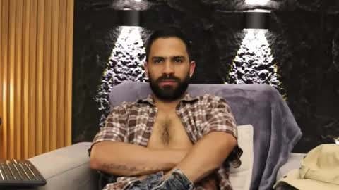 Leo  Diaz online show from December 14, 2025, 4:18 am