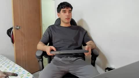 Snapshot of leo_jones389 chatting on December 2, 2024, 10:12 pm Leo Jones online show from December 2, 2024, 10:12 pm