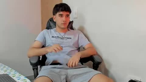 Snapshot of leo_jones389 chatting on December 11, 2024, 10:16 pm Leo Jones online show from December 11, 2024, 10:16 pm