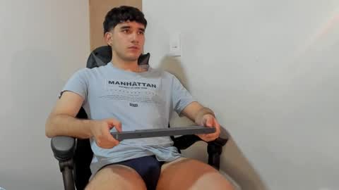 Snapshot of leo_jones389 chatting on December 12, 2024, 1:21 am Leo Jones online show from December 12, 2024, 1:21 am