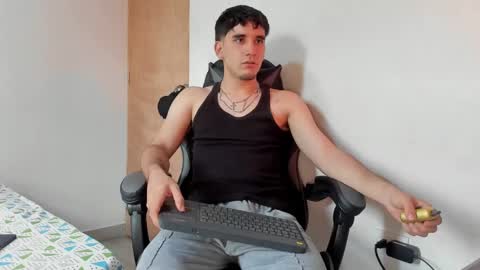 Snapshot of leo_jones389 chatting on December 23, 2024, 9:40 pm Leo Jones online show from December 23, 2024, 9:40 pm