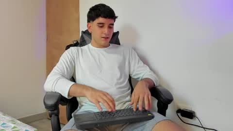 Snapshot of leo_jones389 chatting on January 17, 2025, 10:23 pm Leo Jones online show from January 17, 2025, 10:23 pm