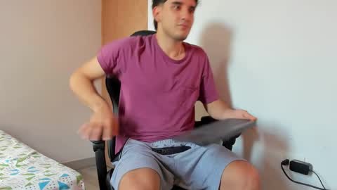 Snapshot of leo_jones389 chatting on January 21, 2025, 9:46 pm Leo Jones online show from January 21, 2025, 9:46 pm