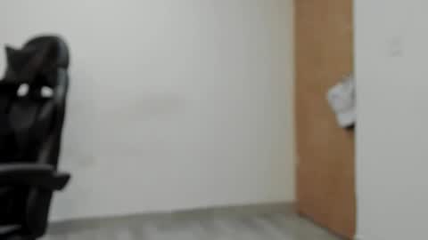 Snapshot of leo_jones389 chatting on February 16, 2025, 5:26 am Leo Jones online show from February 16, 2025, 5:26 am