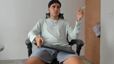 Snapshot of leo_jones389 chatting on February 19, 2025, 5:38 pm Leo Jones online show from February 19, 2025, 5:38 pm