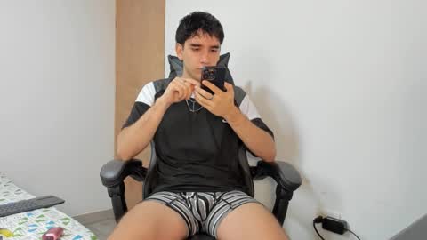 Snapshot of leo_jones389 chatting on March 12, 2025, 12:04 pm Leo Jones online show from March 12, 2025, 12:04 pm