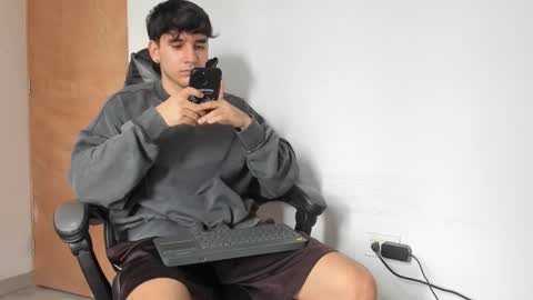 Snapshot of leo_jones389 chatting on September 24, 2025, 4:43 pm Leo Jones online show from September 24, 2025, 4:43 pm