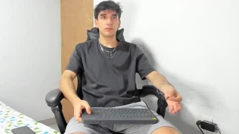 Snapshot of leo_jones389 chatting on September 30, 2025, 2:38 am Leo Jones online show from September 30, 2025, 2:38 am