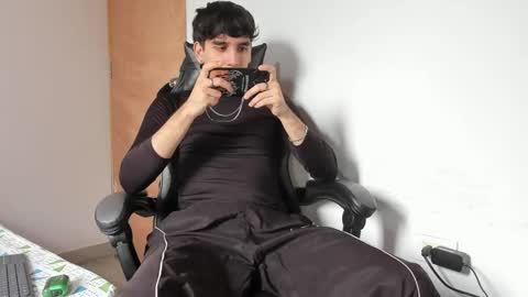 Snapshot of leo_jones389 chatting on September 30, 2025, 6:24 pm Leo Jones online show from September 30, 2025, 6:24 pm