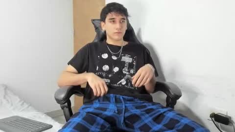 Snapshot of leo_jones389 chatting on October 3, 2025, 12:51 am Leo Jones online show from October 3, 2025, 12:51 am