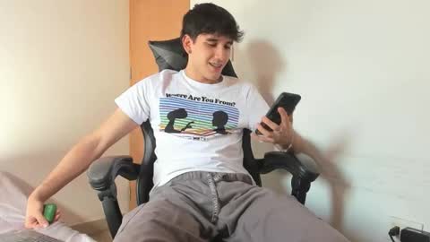 Snapshot of leo_jones389 chatting on October 3, 2025, 8:28 pm Leo Jones online show from October 3, 2025, 8:28 pm