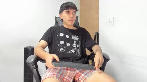 Snapshot of leo_jones389 chatting on October 21, 2025, 9:48 pm Leo Jones online show from October 21, 2025, 9:48 pm