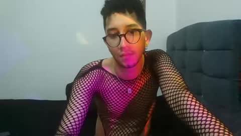 Snapshot of leoh_hades chatting on September 30, 2025, 2:38 am Leoh online show from September 30, 2025, 2:38 am