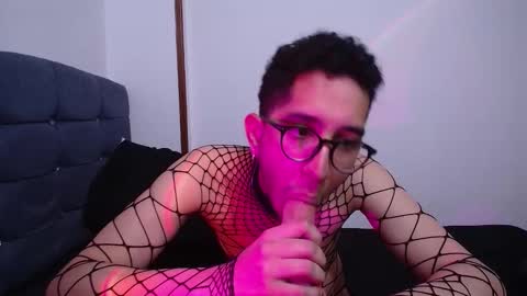 Snapshot of leoh_hades chatting on October 22, 2025, 2:01 am Leoh online show from October 22, 2025, 2:01 am